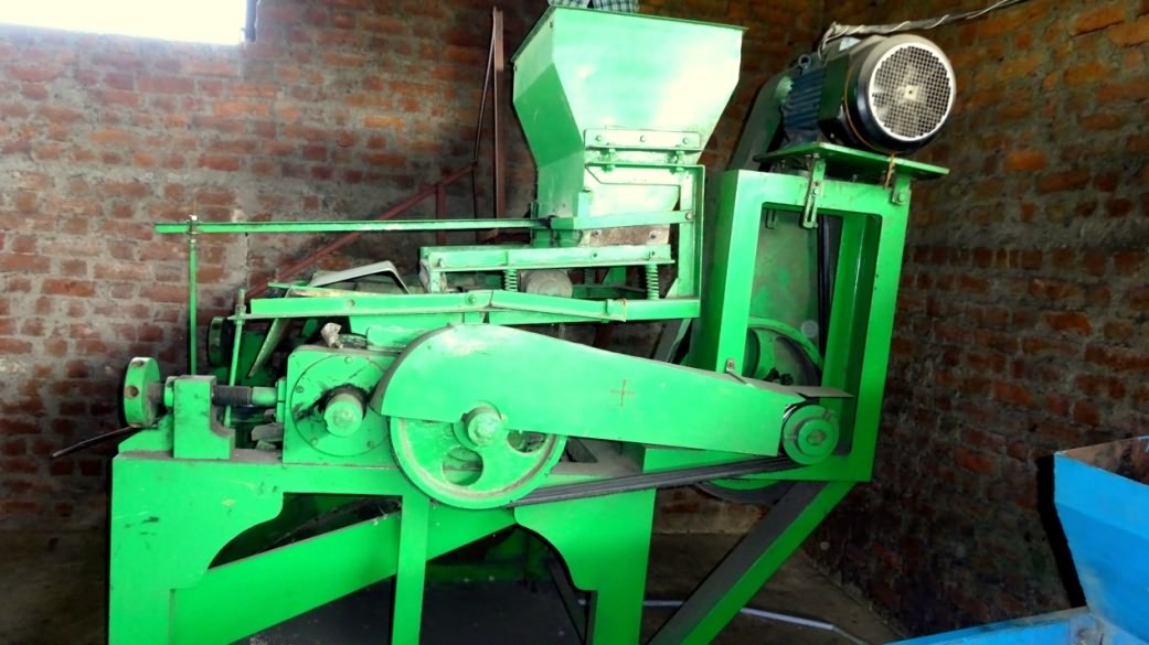 Roller machine for making thin flaked rice